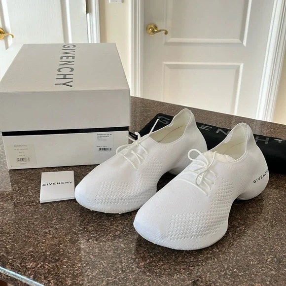 GIVECHY MEN’S/LADIES WHITE KNIT SNEAKERS-39-AMAZING-EUC-BOX-DUST BAG! - Picture 3 of 16